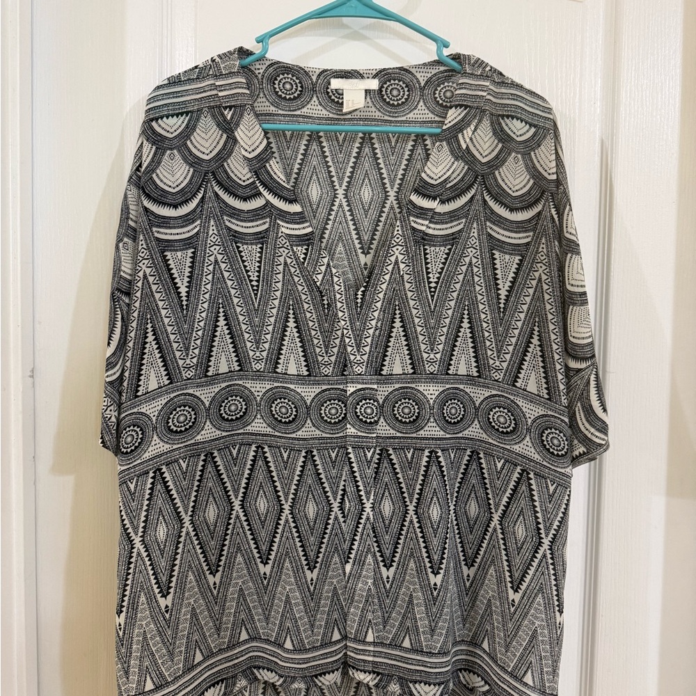 H&M Sheer v-neck short-sleeved top, size 14
